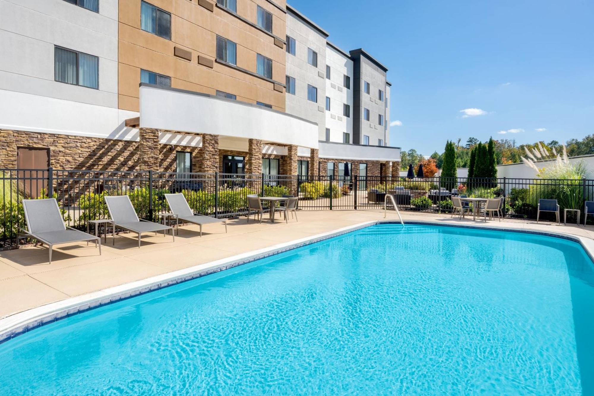 Courtyard By Marriott Auburn Hotel Exterior foto